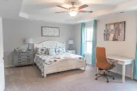 Clean New Townhome: Comfort and Convenience Await!