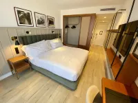 Via Sants Hotel Barcelona, Tapestry Collection by Hilton - balcony