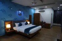 Hotel Golden Palm Hotels near Tajmahal