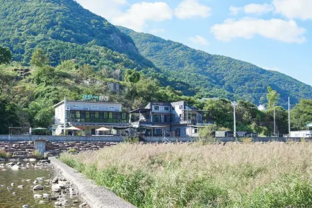 Miryang Kansanae and the People Pension Отели в г. Мирян