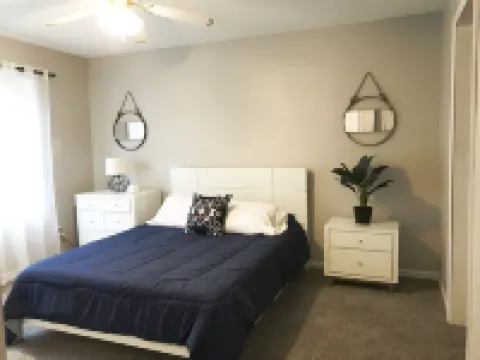 Daffodil Hill - w/Hot Tub - Near Kenyon & Mohican