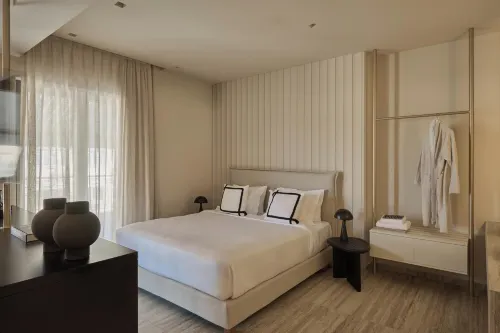 Finders Top Floor Apartments - Condos