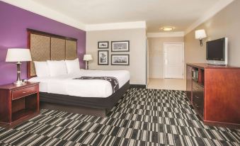 Baymont Inn & Suites by Wyndham Dallas South-DeSoto