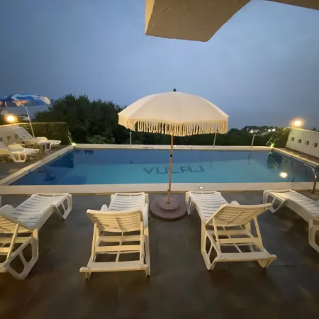 Apartments & Rooms Rozana