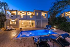 Mamfredas Luxury Resort
