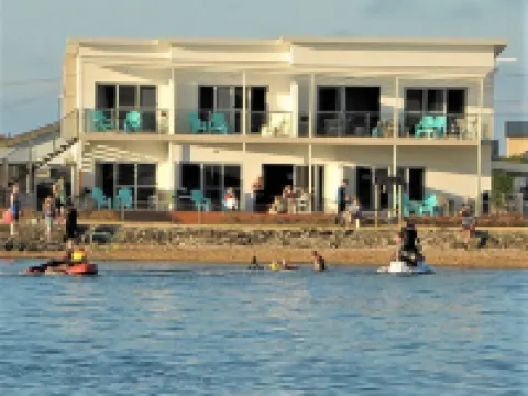 อัลเวอร์สโตน ริเวอร์เอ็ดจ์ อพาร์ทเมนท์ส โรงแรมในUlverstone