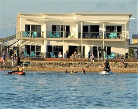 Ulverstone River Edge HolidayApartments Отели рядом с достопримечательностью «Пенгин»