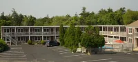 Holiday Hill Inn & Suites - 주차장