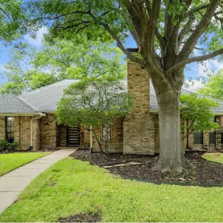 Charming Stylish 4-bedroom house with in serene Allen