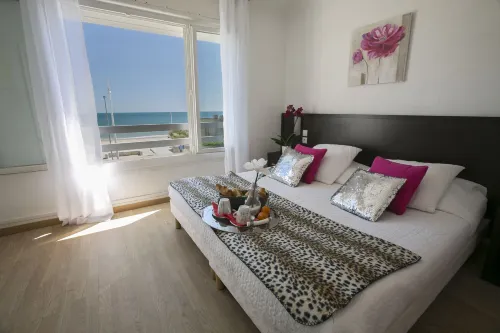 Le Grand Large Bord de Mer Hotel & Appartements - Meerblick