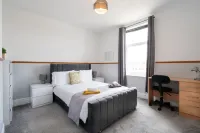 Spacious 4Br, Parking, Near Centre, Accommodates 7 - 4-Sterne