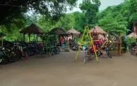 Camping Ground Taman Nggirli - Bed and Breakfasts
