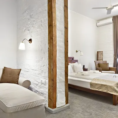 Superb Luxury Suites Hotels near St. Michael's Cathedral