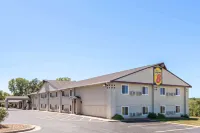 Super 8 by Wyndham Higginsville - Pet friendly