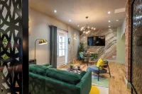 Commandery Vaults - Luxury Apartment in City Centre with Sky TV