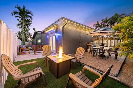 Peaceful 5Br -Waterway Views & Private Heated Pool