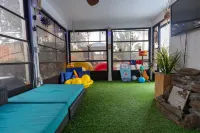 Gorgeous Urban Oasis W/Hot Tub, Heated Pool and Private Movie Theater 3 Bedroom Home by Redawning Hotels in Melbourne
