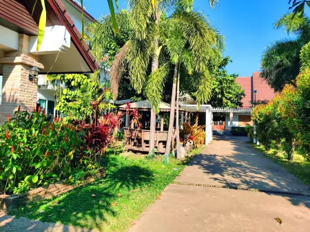 Thong Paeka Hotel