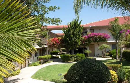 California Suites Hotel Отели рядом с достопримечательностью «Университет Калифорния, Сан-Диего»