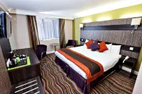 Link Hotel Hotels near Design School