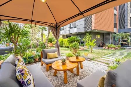 BMK Apart Otel Отели рядом с достопримечательностью «Ворота Адриана»