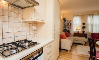 Bright 2 Bedroom Flat in Central London