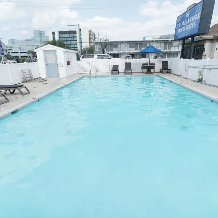 Seashire Inn & Suites