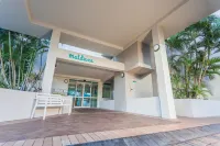 Maldives Resort Main Beach, Gold Coast - piscina