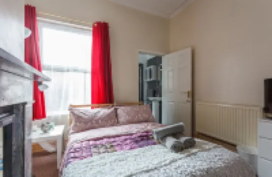 Shirley House Self Catering Guest House, 5 Min Drive to Cruise Ship Terminals and City Centre