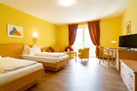Hotel Garni Pölzl فنادق في Oberhaag