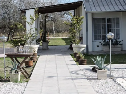 埃斯坦西亞里約德拉阿維酒店