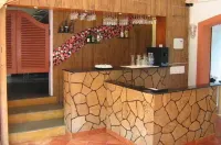 Renzo's Inn - bar