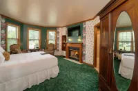 Yelton Manor Bed and Breakfast Hotels in South Haven