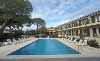Logis Hôtels Auberge du Rédier
