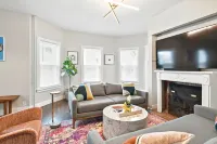 Elegant 7Br 2.5Bath Victorian Gem Sleeps 16+ Hotels in Springfield