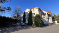 Hotel Victory Home - 10Min Lotnisko Chopina, 15Min to Zachodni, 5Min to Progresja Hotels near Bemowo