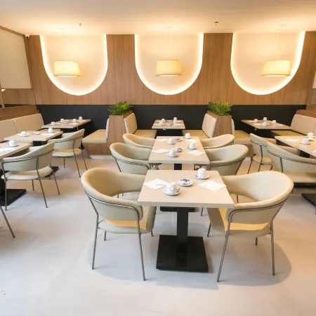 Regency Park Hotel Отели рядом с достопримечательностью «Пляж Леме»