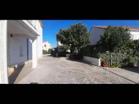 룸-스튜디오 아파트먼트 8, 2층