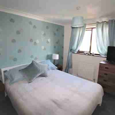3 Bed House - Garden & Parking - Quiet Cul de Sac Rooms