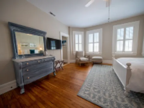 The Edenton Collection-Captain's Quarters Inn Hotels in Edenton