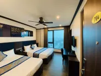 Kingdom Hotel CUA Lo Hotels near Đảo Lan Châu