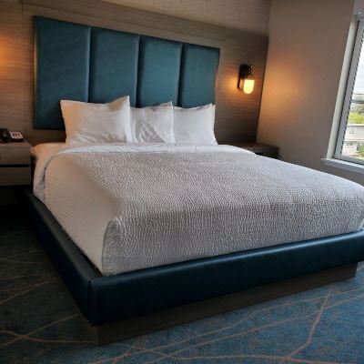 Exclusive Room (Fidalgo Deluxe Suite) Salish Inn Promo Code