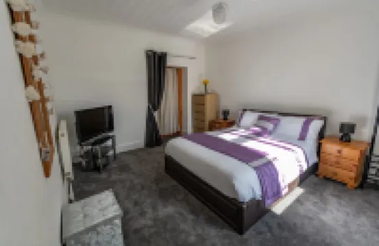 Bunny Meadows Holiday Farmhouse Near Carmarthen & Pembrokeshire - Pet friendly