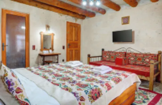 อาตักซ์ เคฟ โอเทล