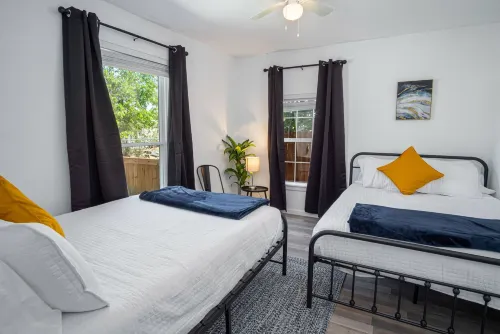Charming 4Br2BA Only 5 Mins Downtown Riverwalk - Homestay