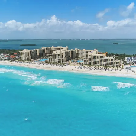 Holiday Inn Club Vacations the Royal Sands All Inclusive Отели рядом с достопримечательностью «Торговый центр Kukulcan Plaza»