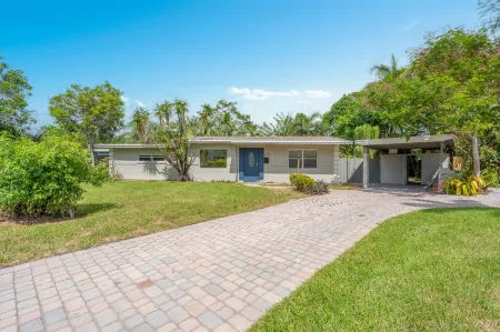 Will's Off Wilton Drive Pool Villa by Opus Отели в г. Уилтон Манорс