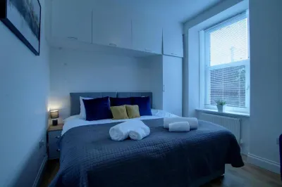 Dundee - 1 Bed - Sleeps 4 - Free Parking