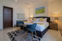 The Gate Hotel and Apartments - พร้อมระเบียง