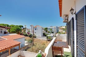 Faro Airport Flat 1 by Homing